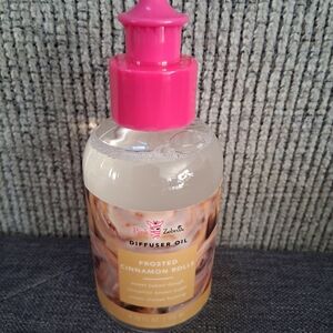 Pink Zebra Frosted Cinnamon Rolls Diffuser Oil with Pink Cap